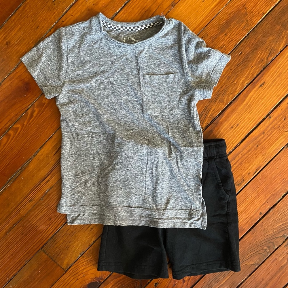 🧩3/$20 Basics Gray T-Shirt & Black Shorts Size 4-5 XS